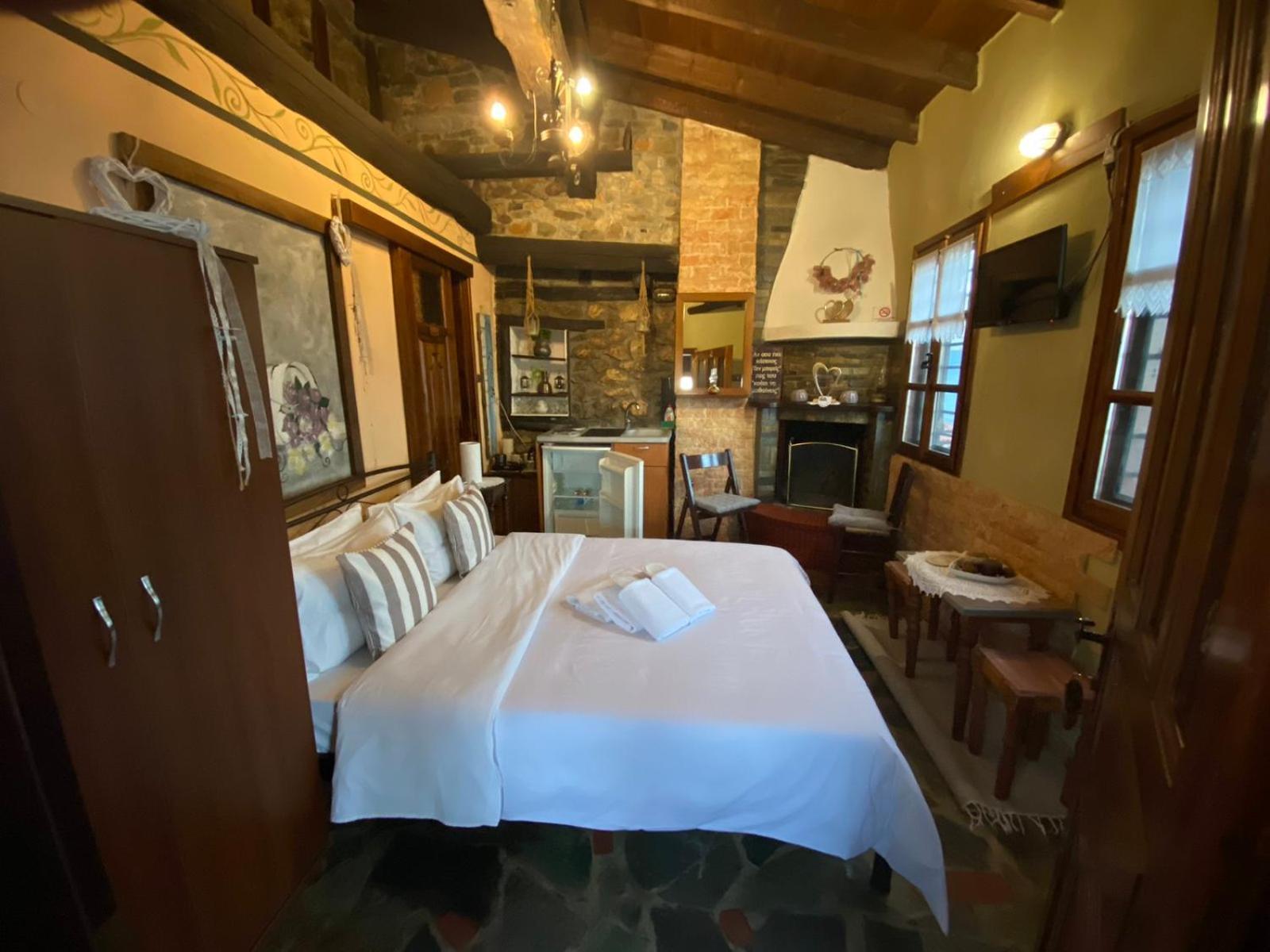 Traditional Guesthouse Erato Палеос-Пантелеймонас Экстерьер фото