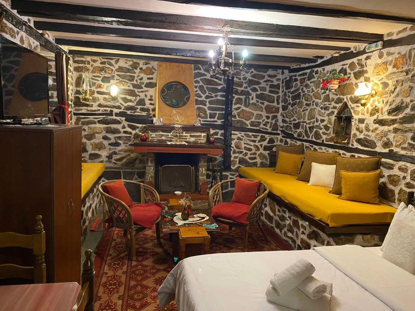Traditional Guesthouse Erato Палеос-Пантелеймонас Экстерьер фото